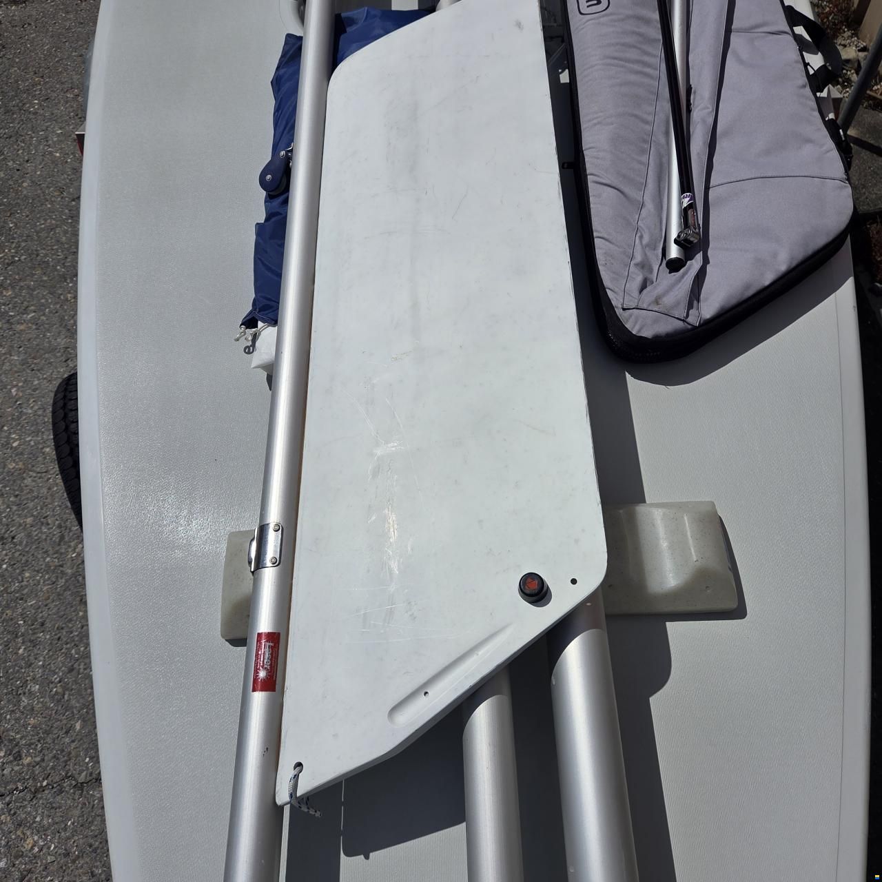 Performance Sailcraft Laser Standard mit Strassenanhänger