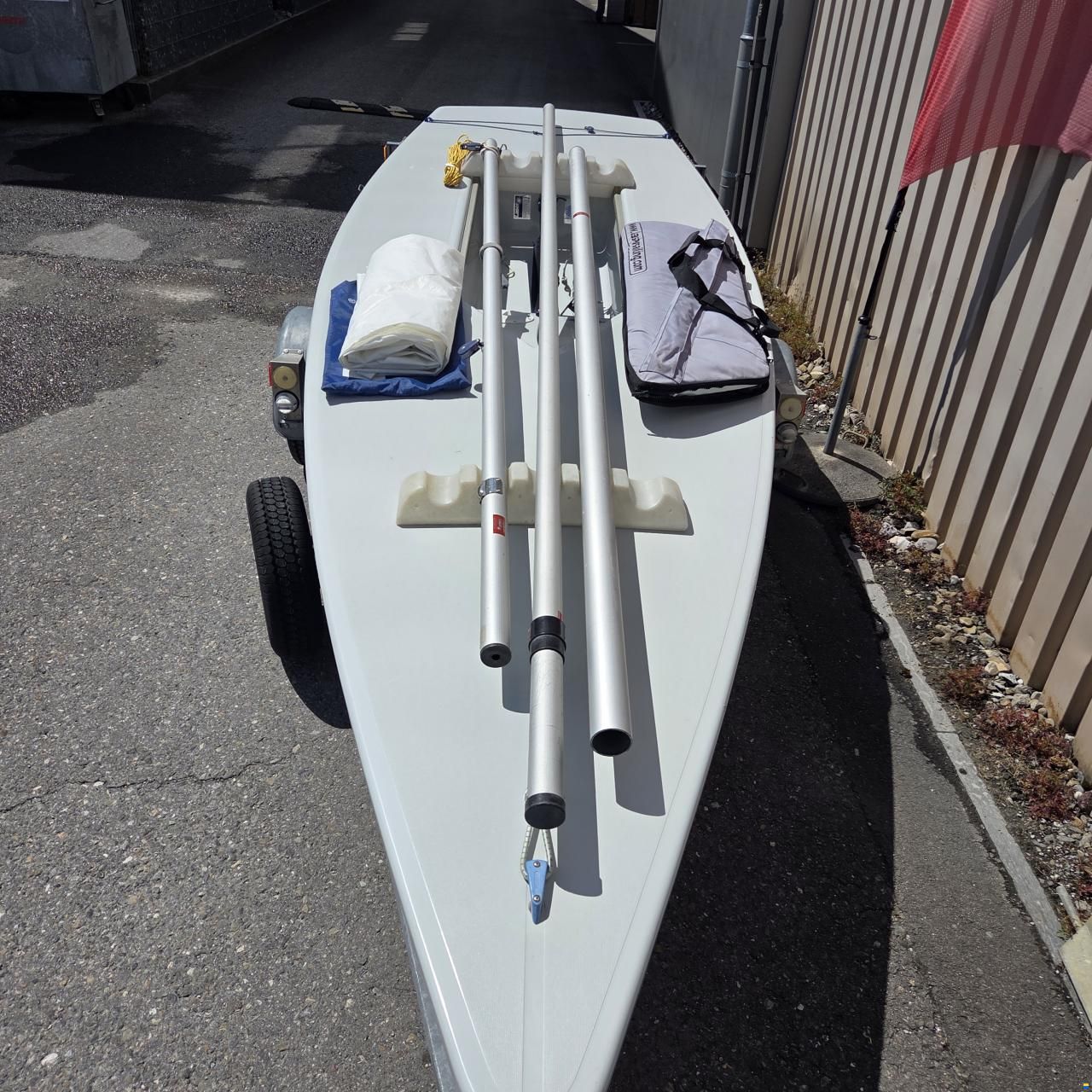 Performance Sailcraft Laser Standard mit Strassenanhänger