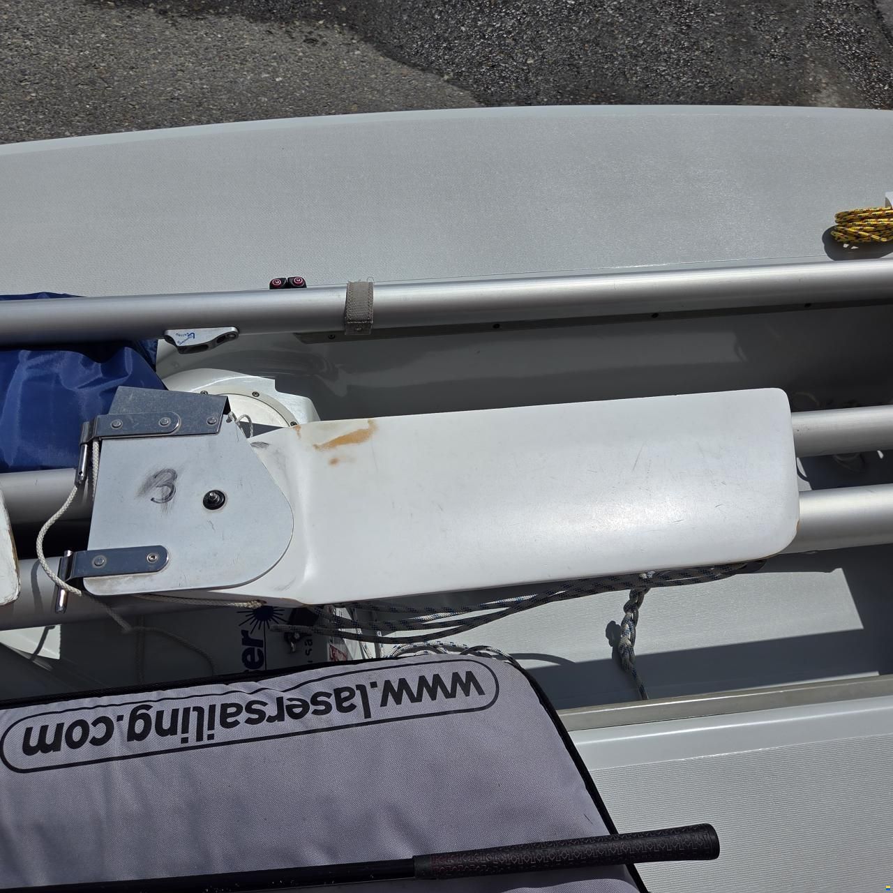 Performance Sailcraft Laser Standard mit Strassenanhänger