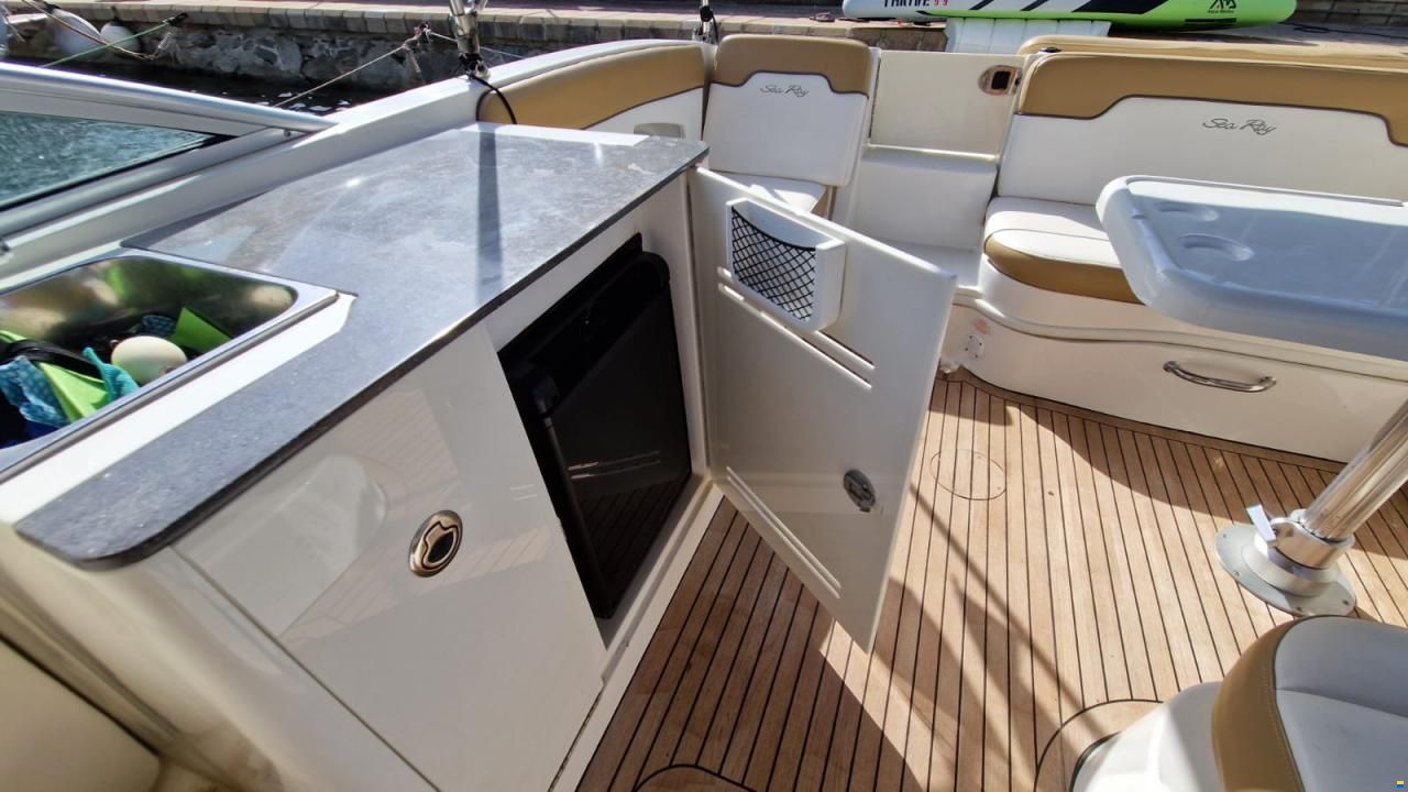 Sea Ray 300 Sundeck