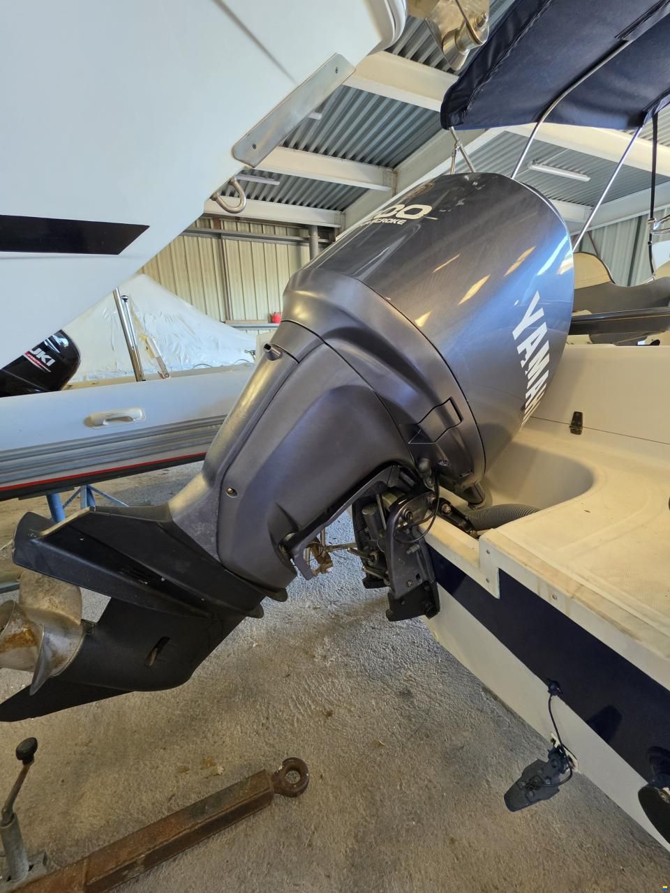 Kelt White Shark 225