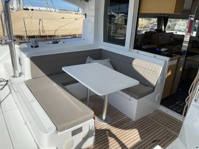 Lagoon 39