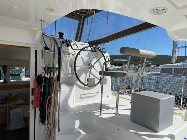 Lagoon 39