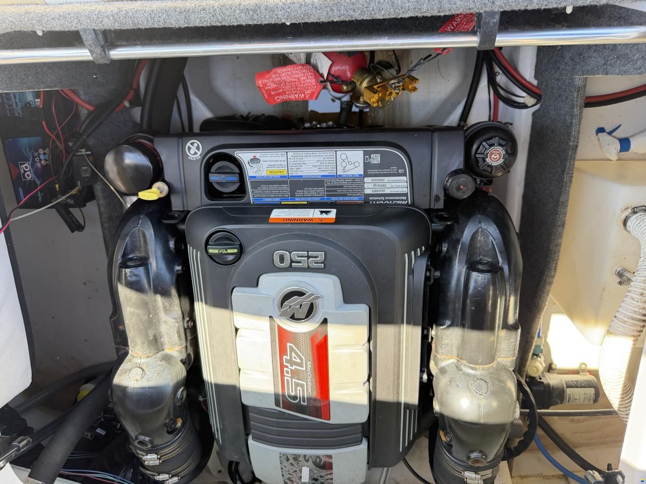 Glastron GT 229