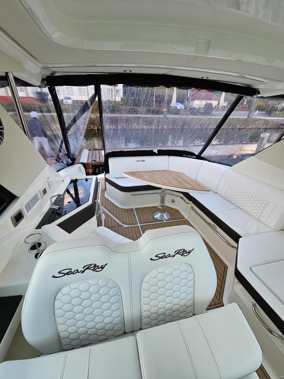Sea Ray 320 Sundancer
