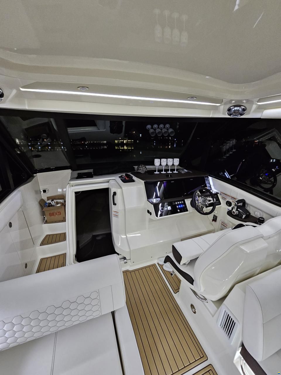 Sea Ray 320 Sundancer