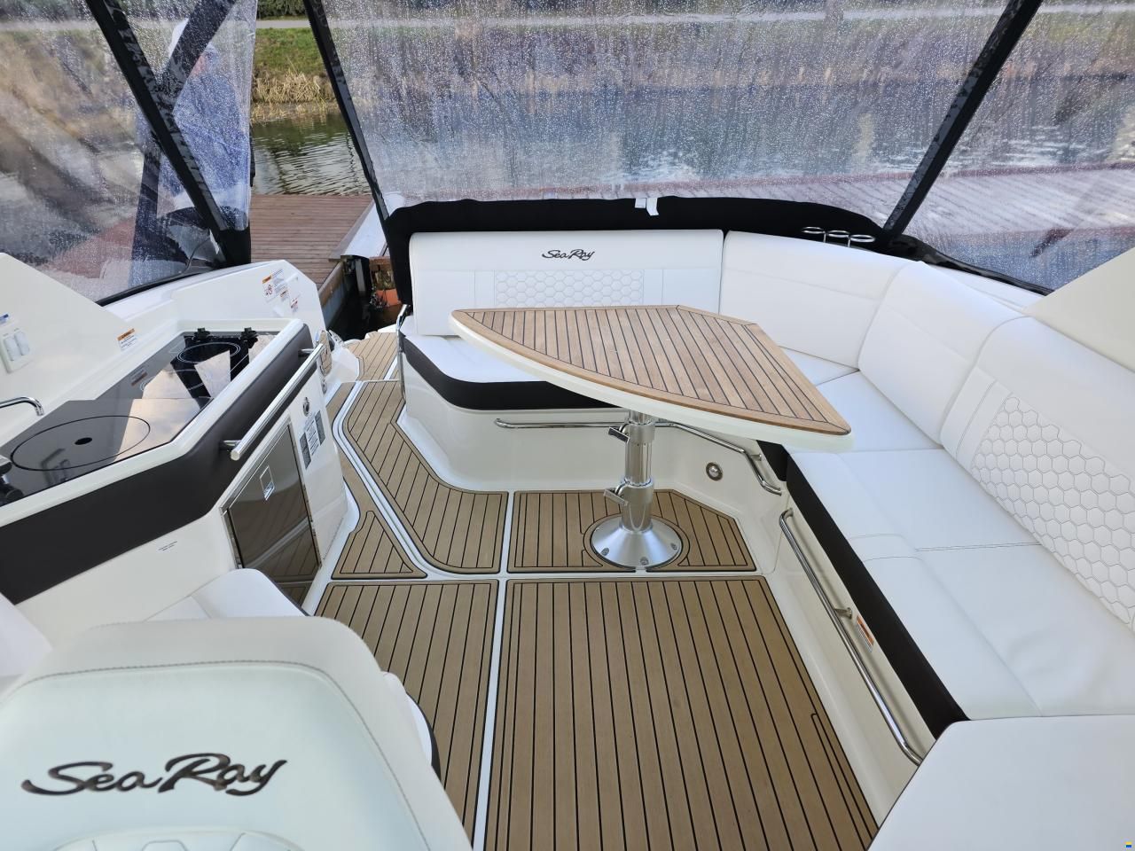 Sea Ray 320 Sundancer