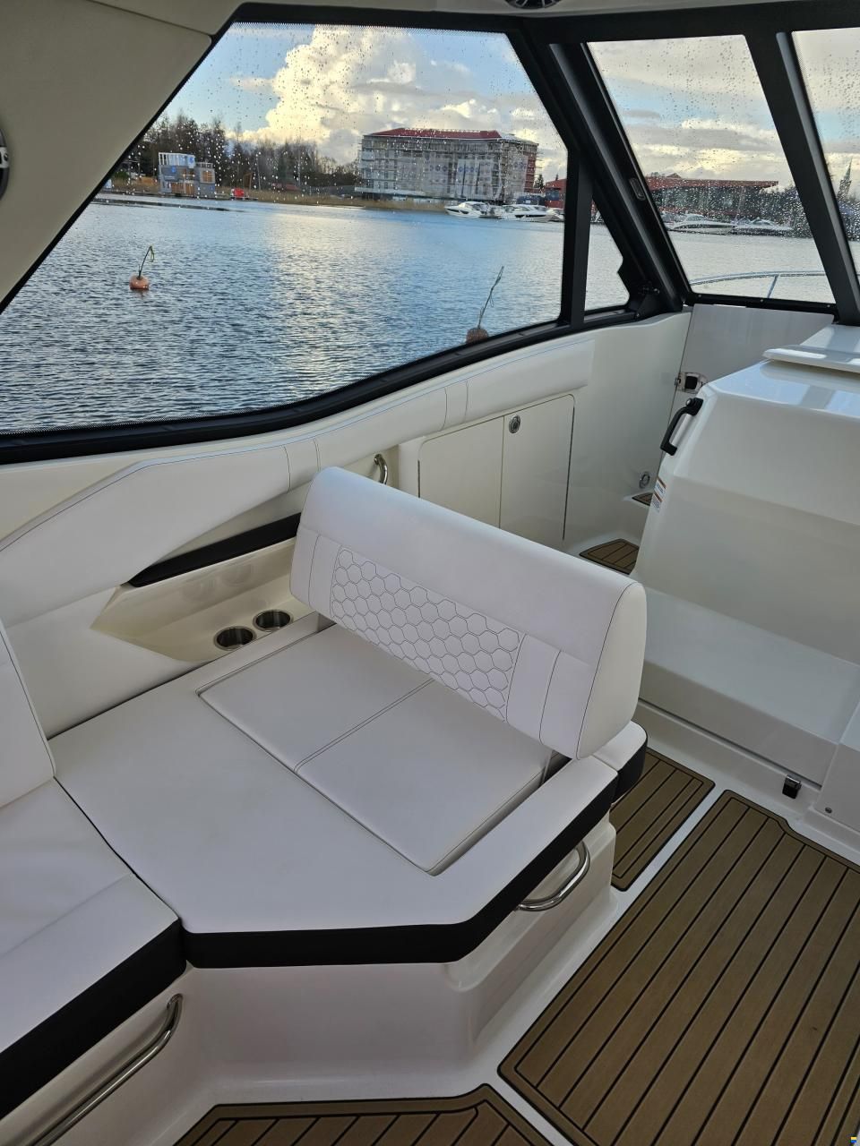 Sea Ray 320 Sundancer
