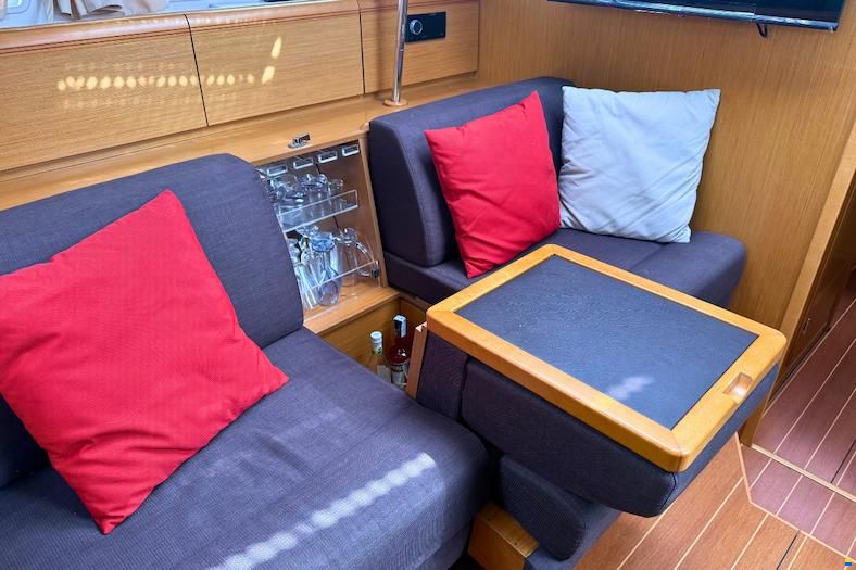 Jeanneau 53
