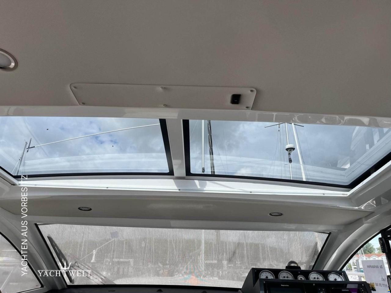Sealine C330