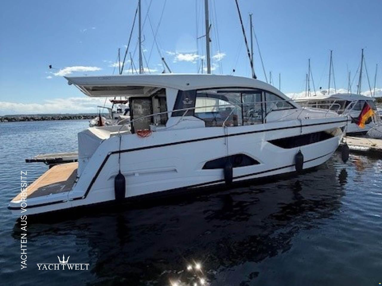 Sealine C 390