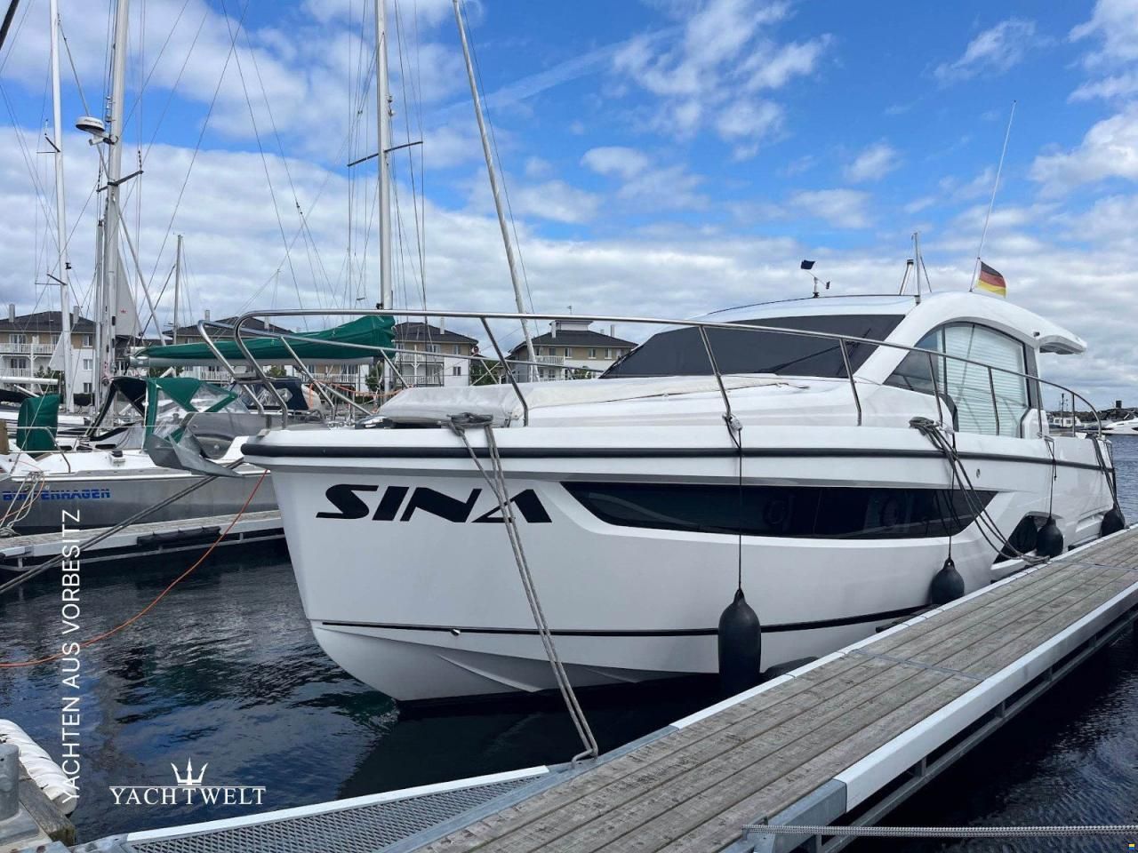 Sealine C 390
