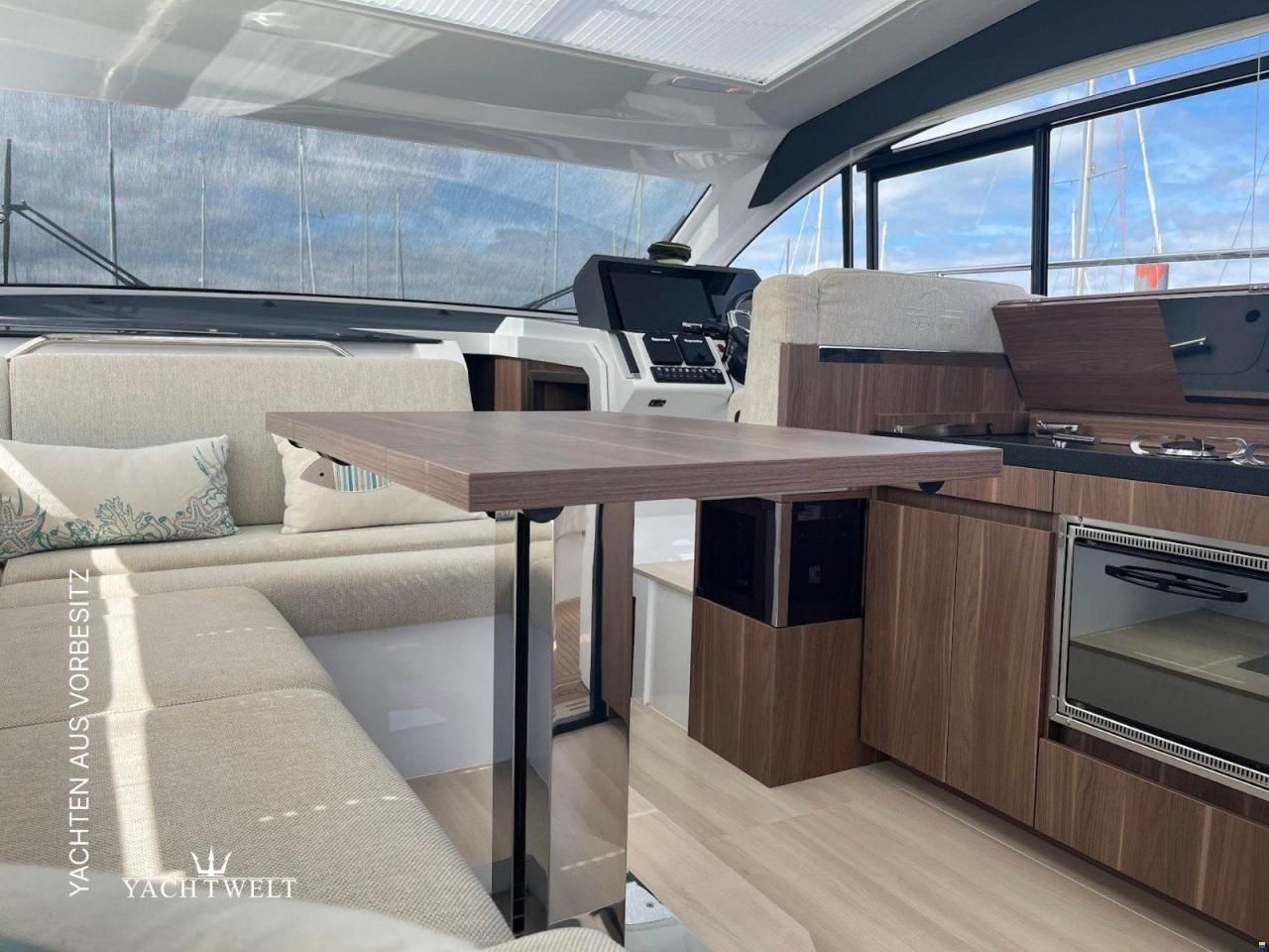 Sealine C 390