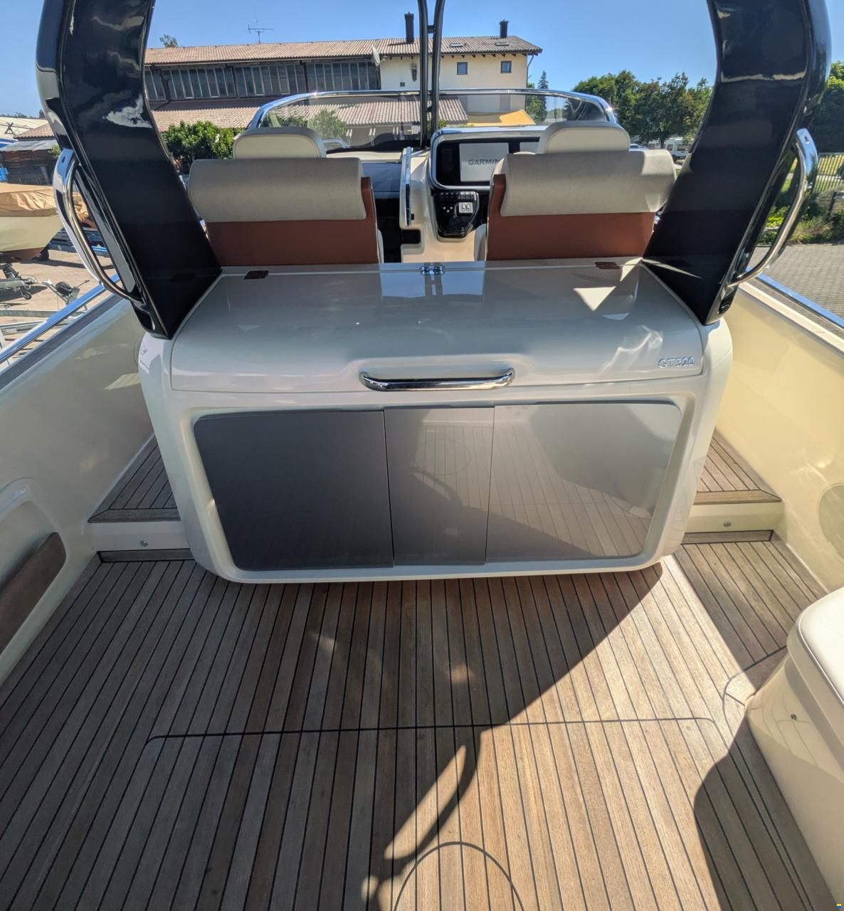 Invictus GT 320