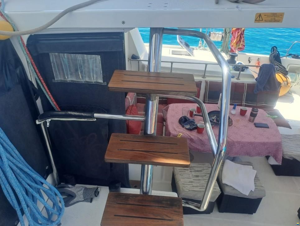 Lagoon 42
