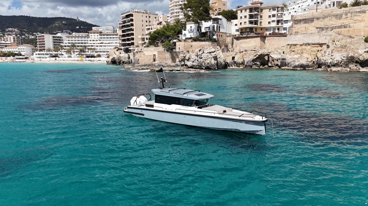 Axopar 37 Cross Cabin