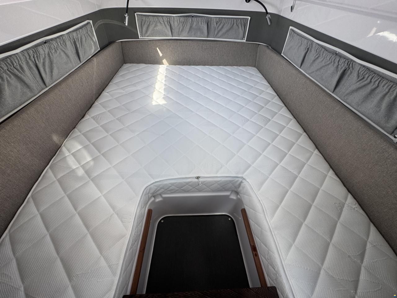 Axopar 37 Cross Cabin