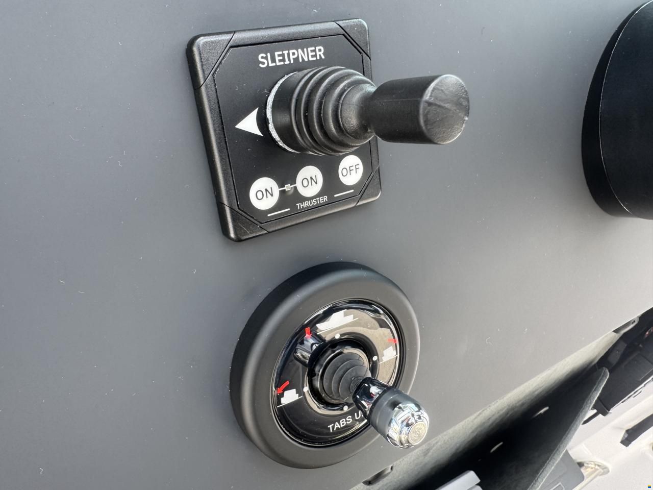 Axopar 37 Cross Cabin