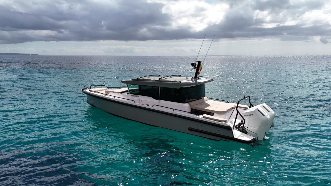 Axopar 37 Cross Cabin