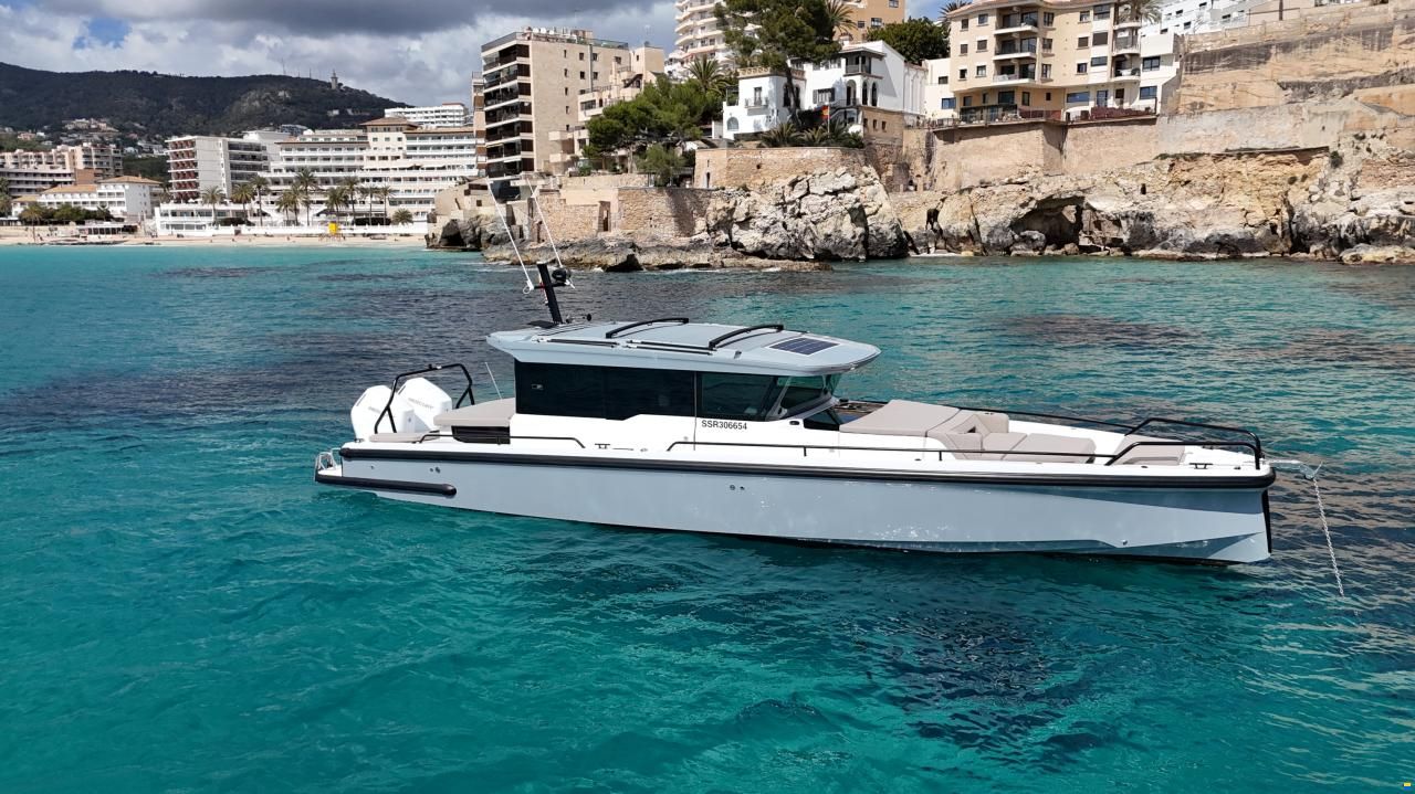Axopar 37 Cross Cabin