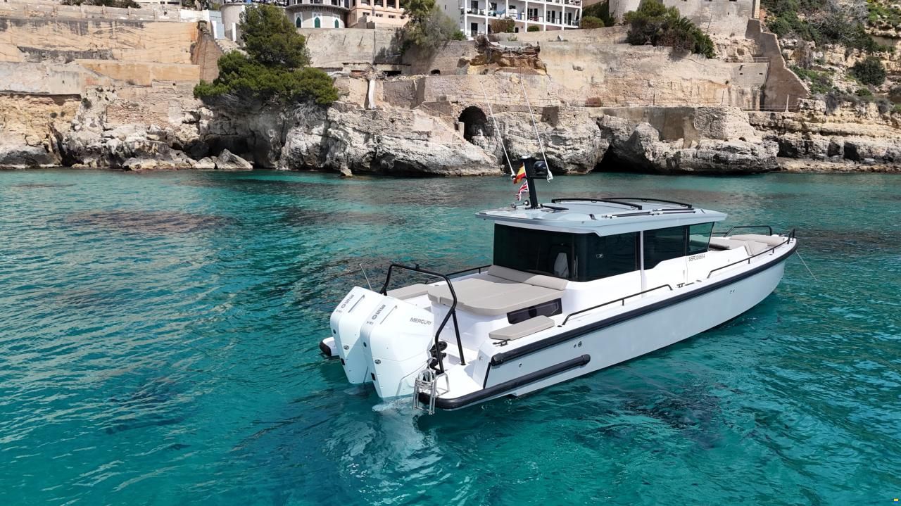 Axopar 37 Cross Cabin