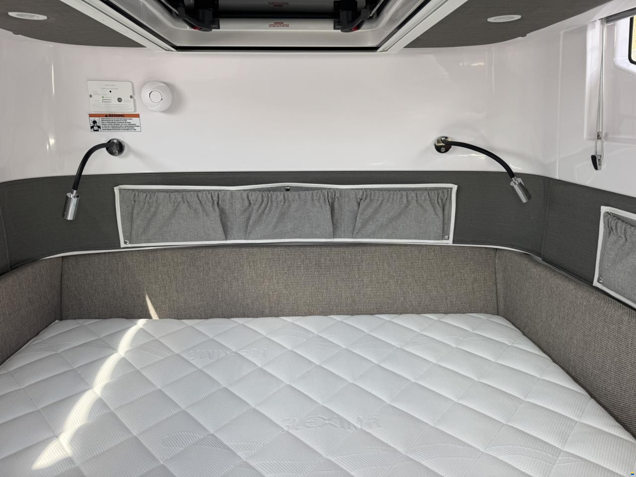 Axopar 37 Cross Cabin