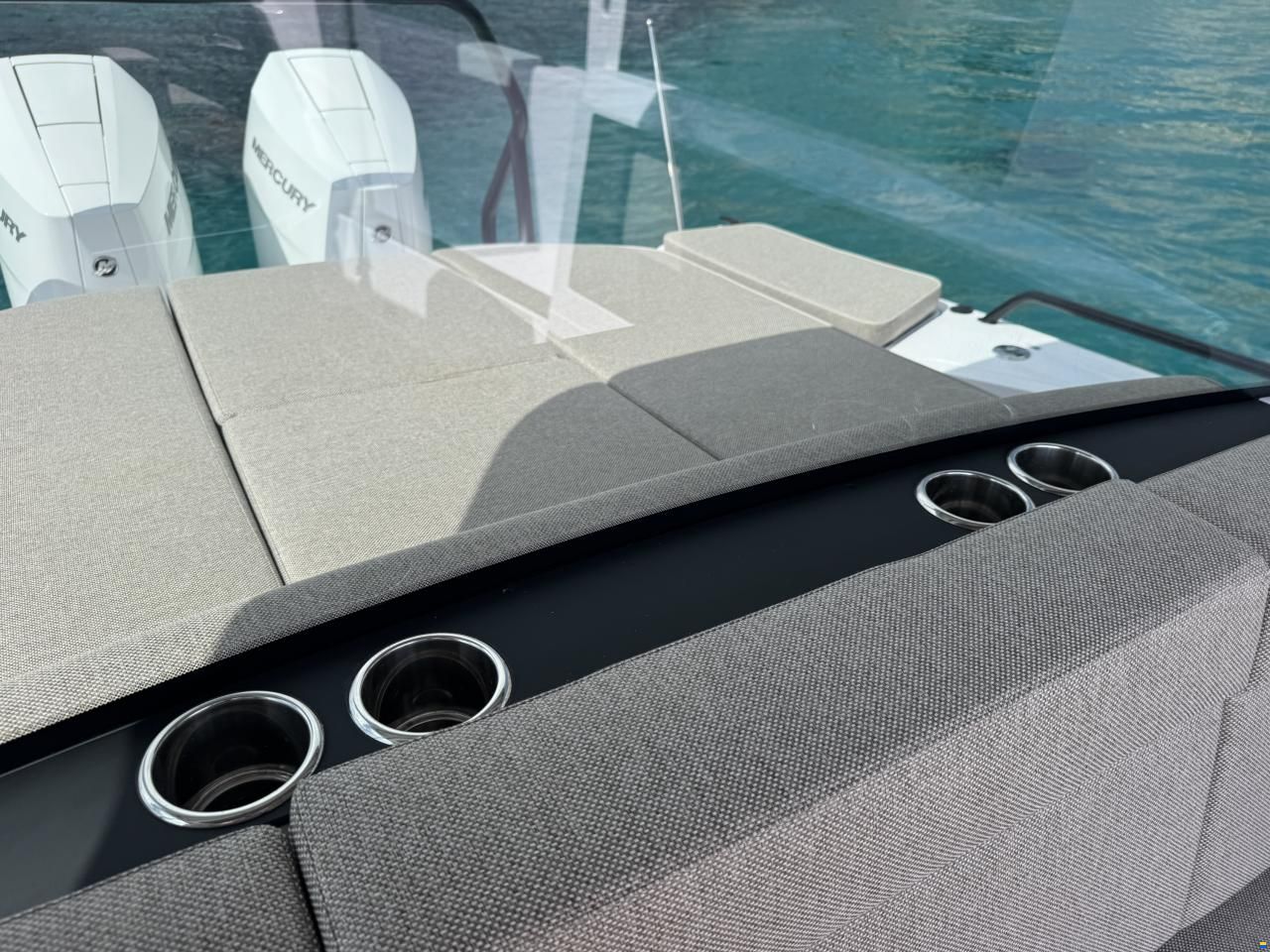 Axopar 37 Cross Cabin