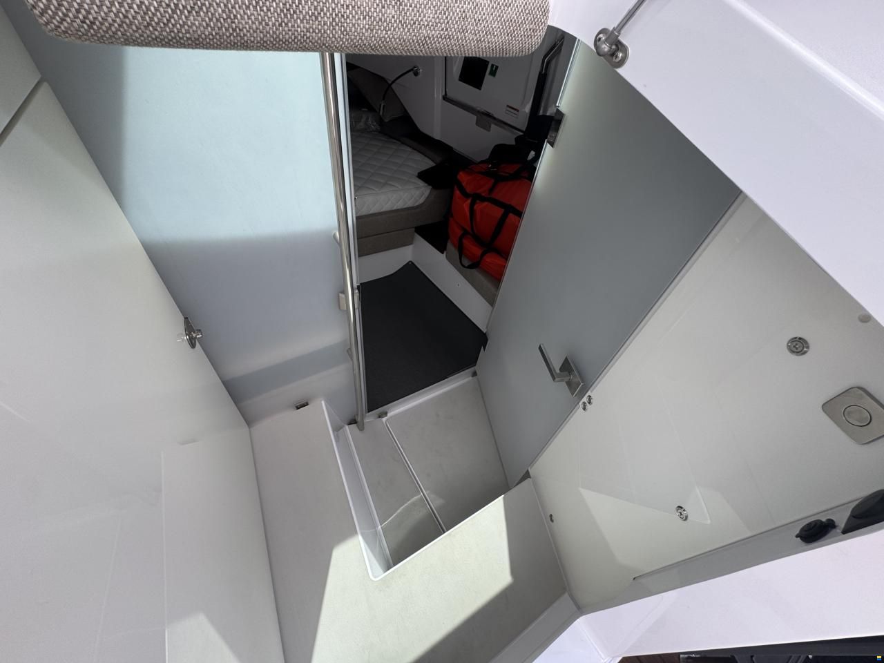 Axopar 37 Cross Cabin