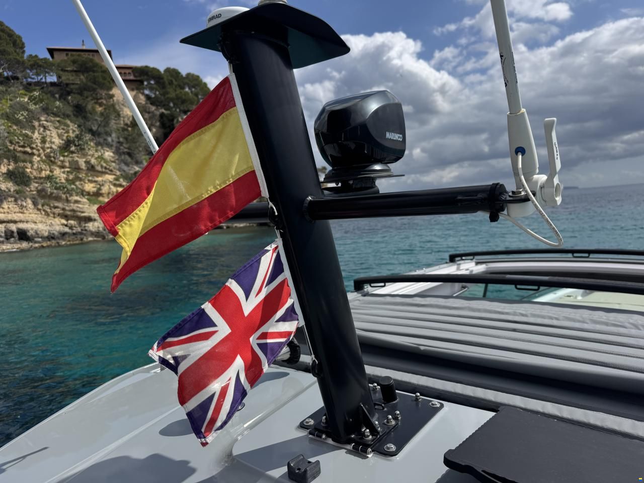 Axopar 37 Cross Cabin