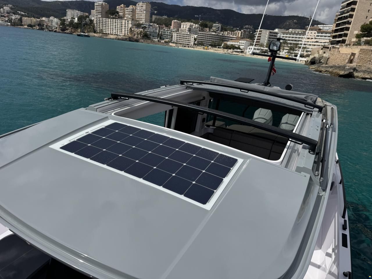 Axopar 37 Cross Cabin