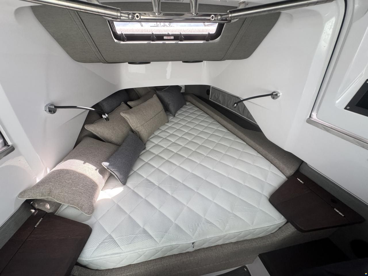 Axopar 37 Cross Cabin