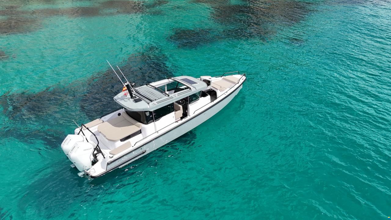 Axopar 37 Cross Cabin