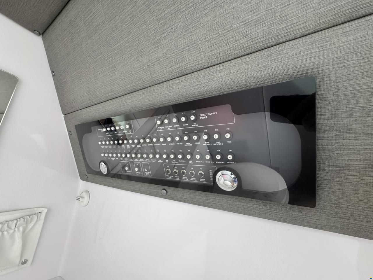 Axopar 37 Cross Cabin