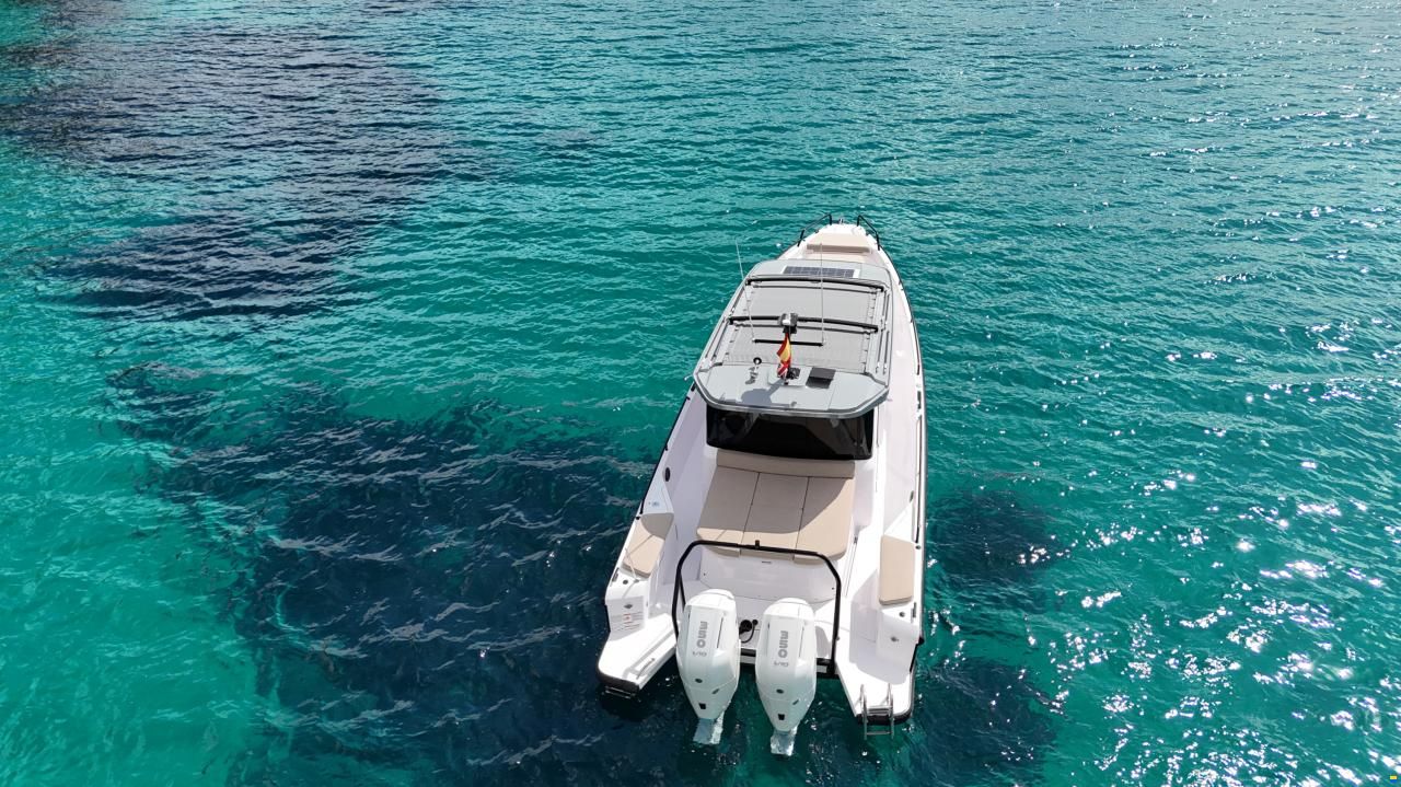 Axopar 37 Cross Cabin