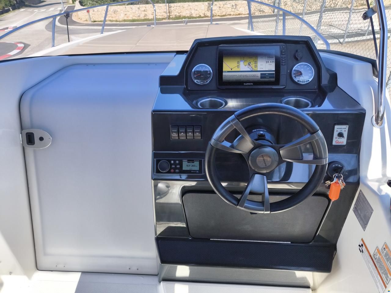 Quicksilver 675 Activ Sundeck