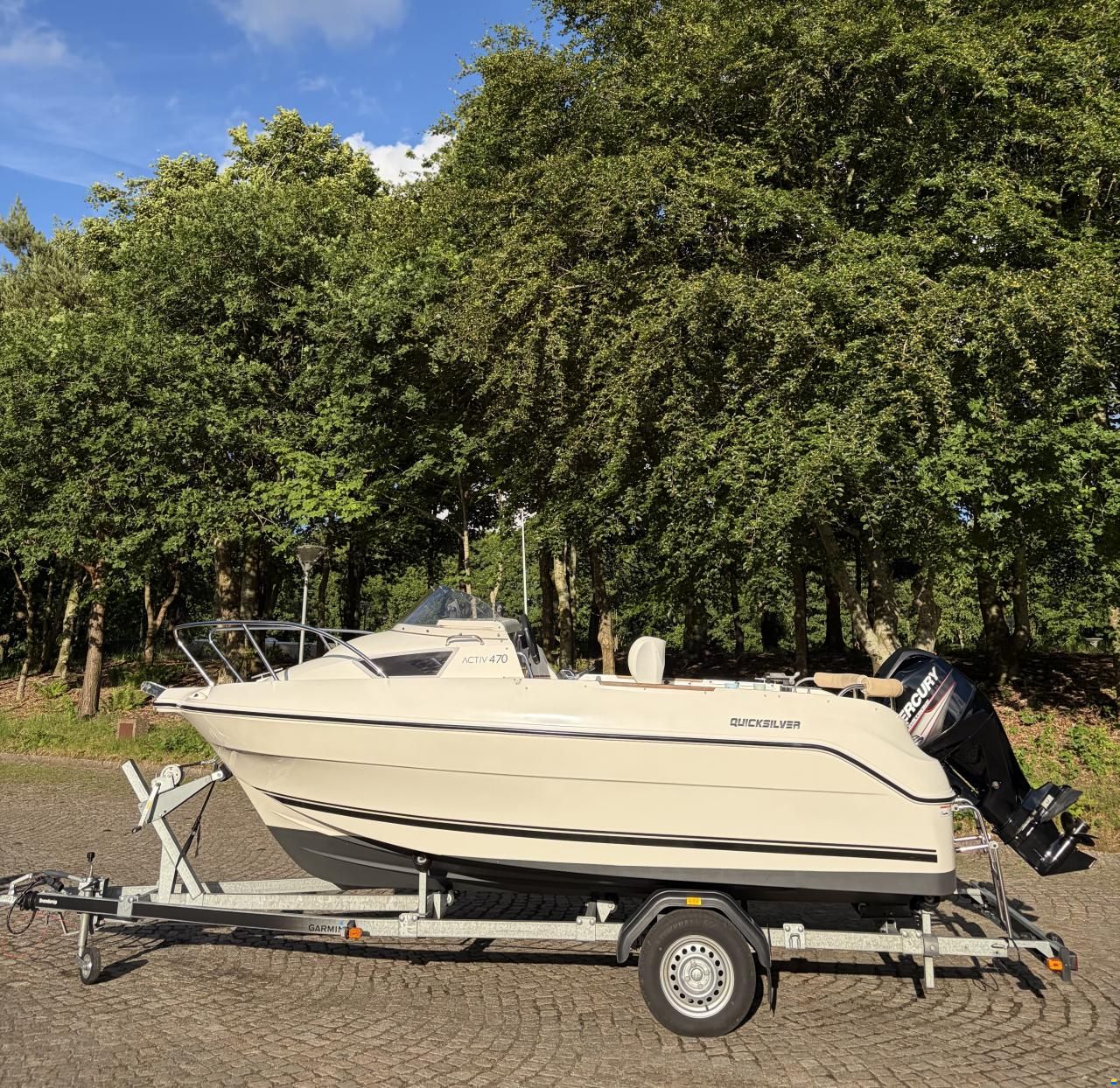 Quicksilver Active 470 Cabin