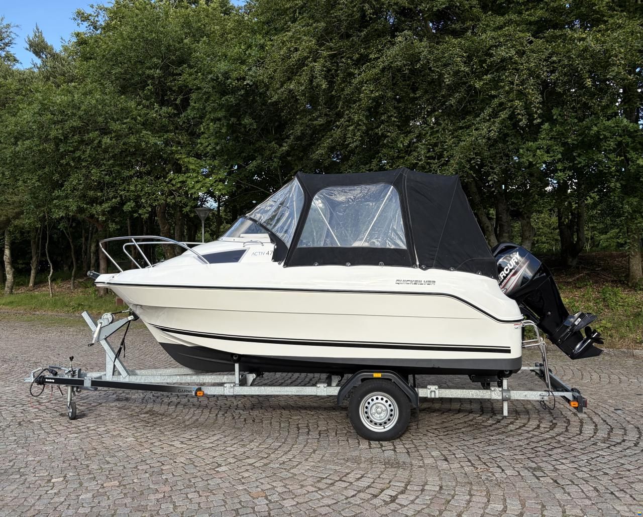Quicksilver Active 470 Cabin