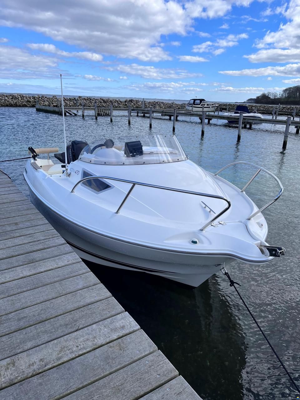 Quicksilver Active 470 Cabin