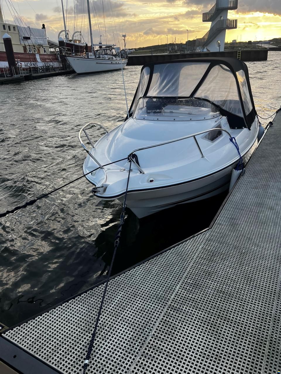 Quicksilver Active 470 Cabin