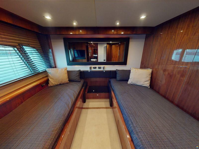 Sunseeker 88 Yacht