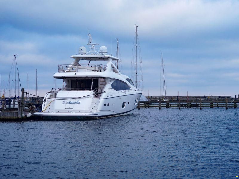 Sunseeker 88 Yacht