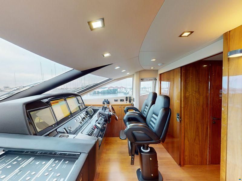 Sunseeker 88 Yacht