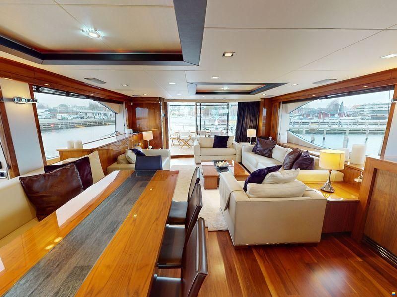 Sunseeker 88 Yacht