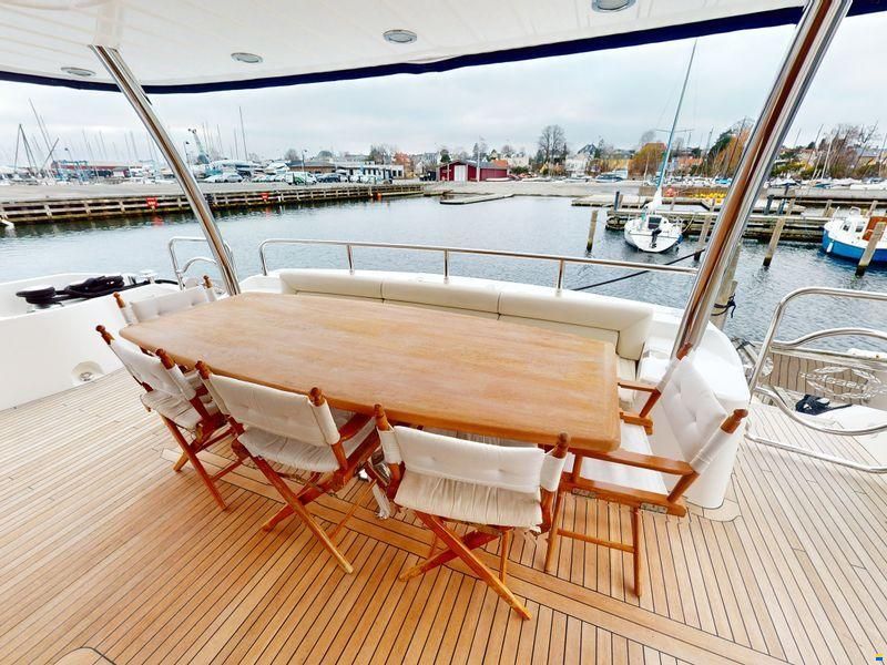 Sunseeker 88 Yacht
