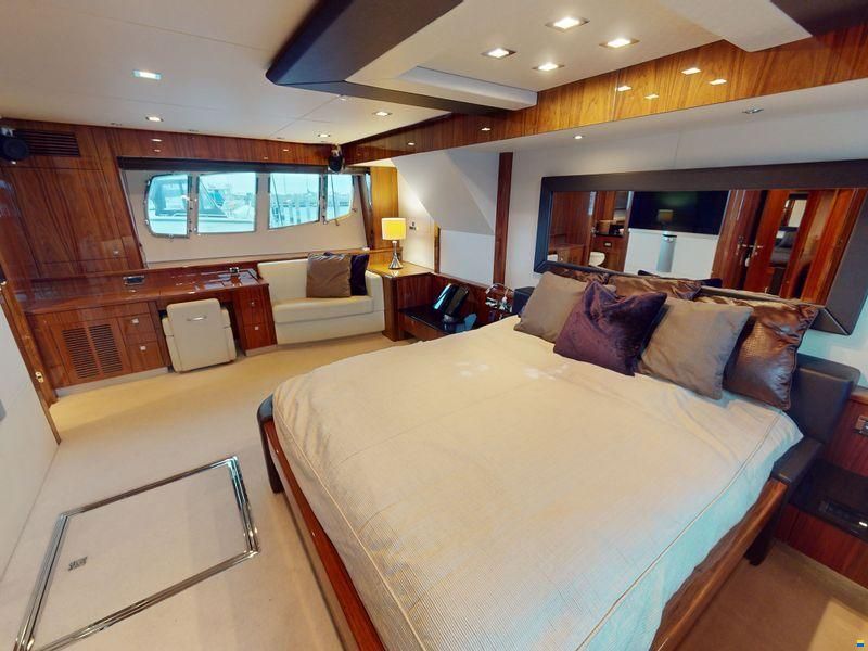 Sunseeker 88 Yacht