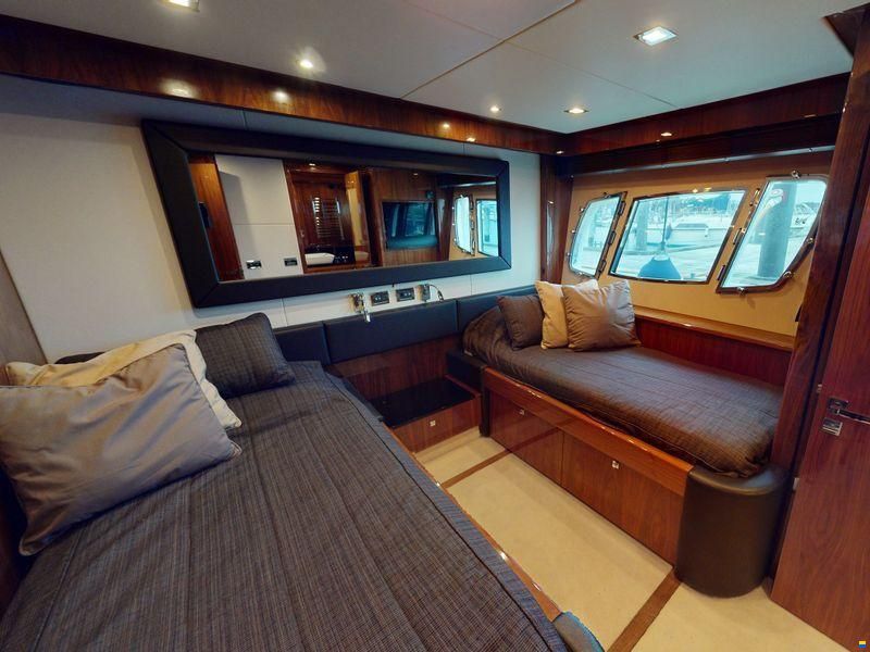Sunseeker 88 Yacht