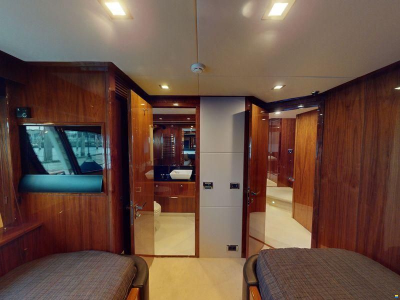 Sunseeker 88 Yacht