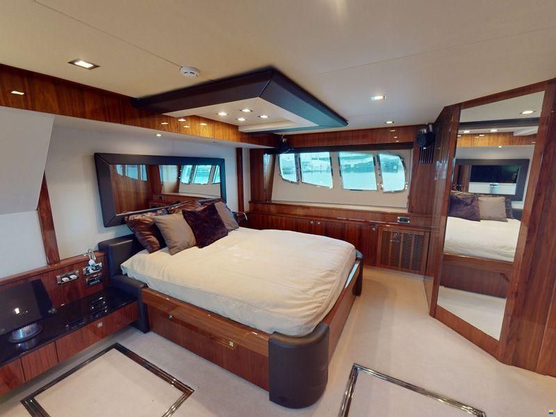 Sunseeker 88 Yacht