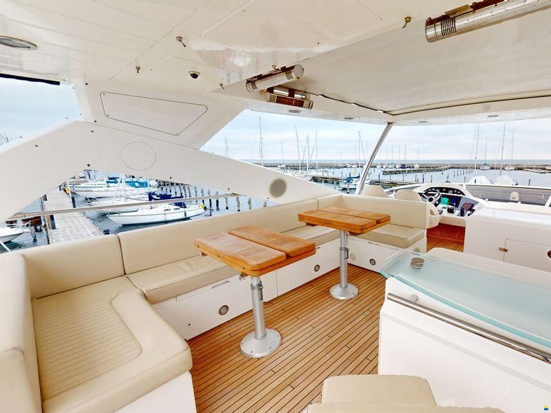 Sunseeker 88 Yacht