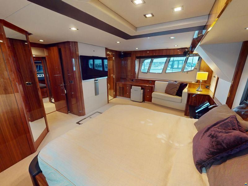 Sunseeker 88 Yacht